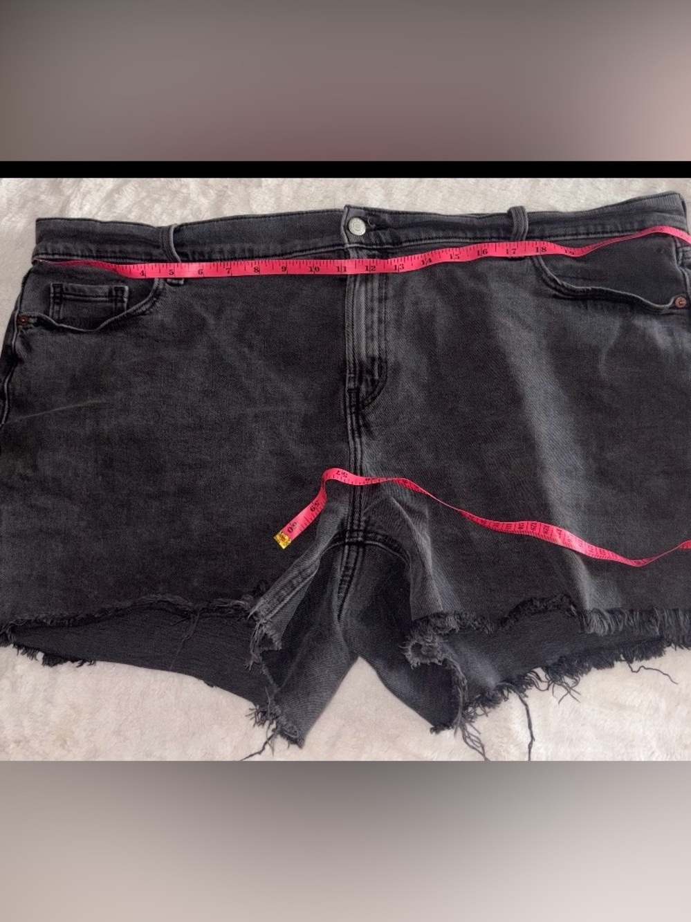 Ladies Old Navy Black Distressed Denim Cutoff Shorts 22